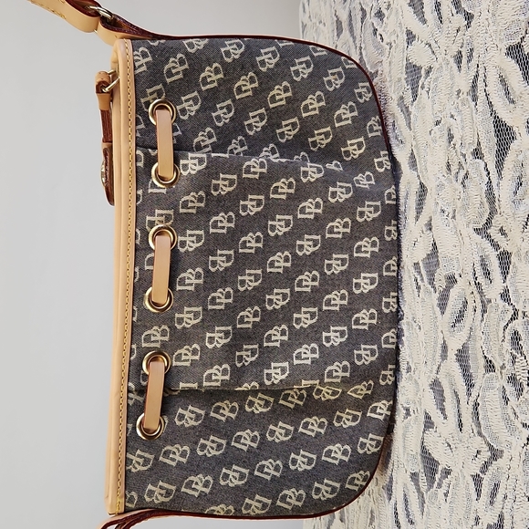 Dooney and Bourke Shoulder Strap purse - Picture 3 of 10